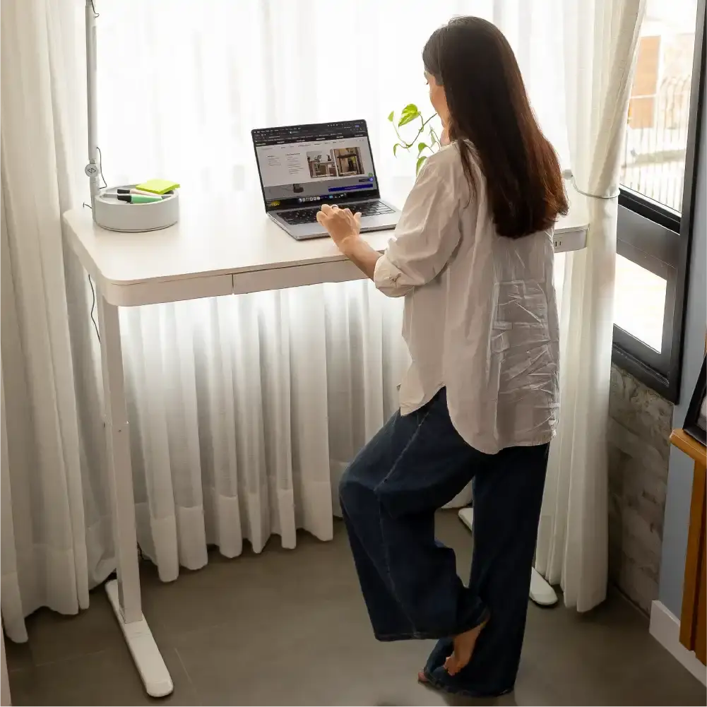 Mesa com Regulagem de Altura Elétrica Elements Musa 140cm